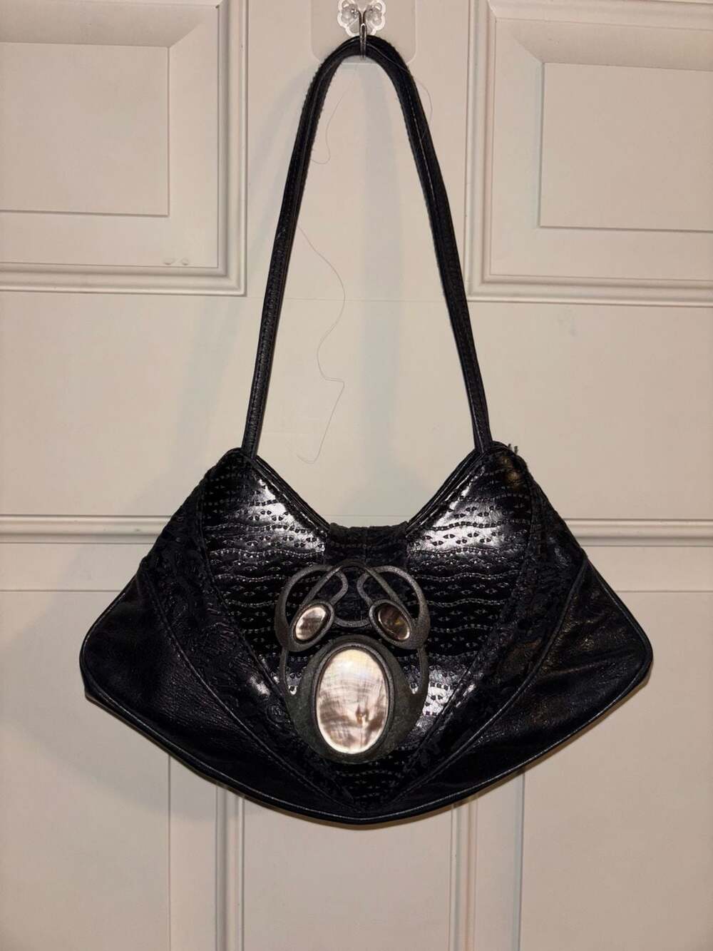 R&Y Augousti Vintage Black Leather Batwing Shoulder Bag with Shell & Metal Clasp